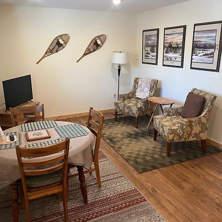 Creekside Downtown Vacation Suites, Only Adults 25 Or Older 水牛城 外观 照片