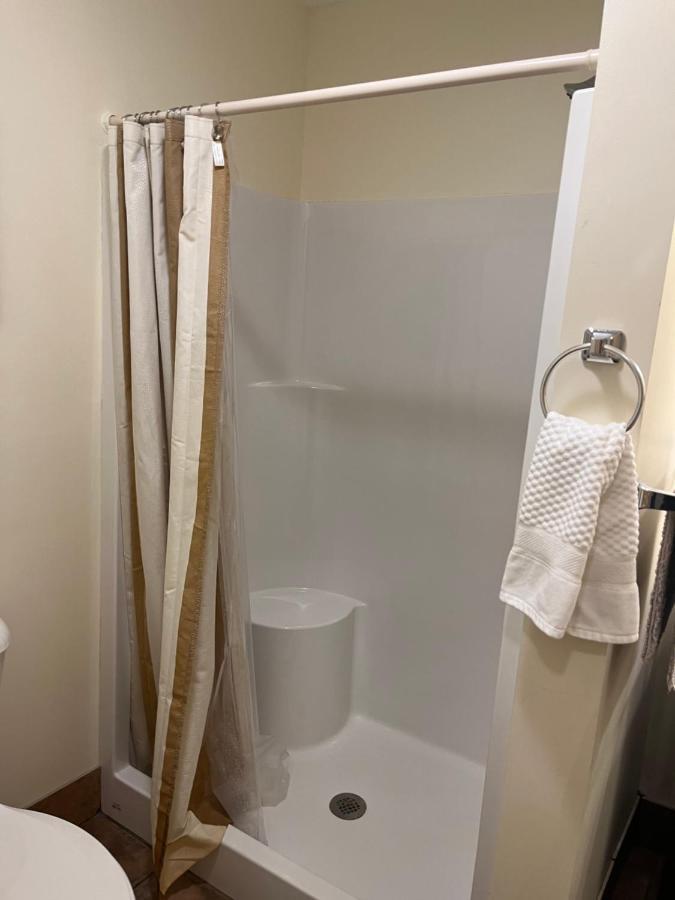 Creekside Downtown Vacation Suites, Only Adults 25 Or Older 水牛城 外观 照片