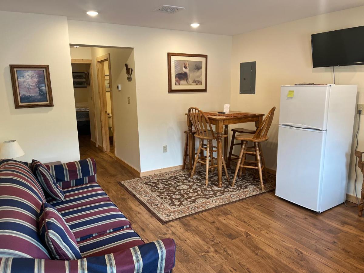 Creekside Downtown Vacation Suites, Only Adults 25 Or Older 水牛城 外观 照片