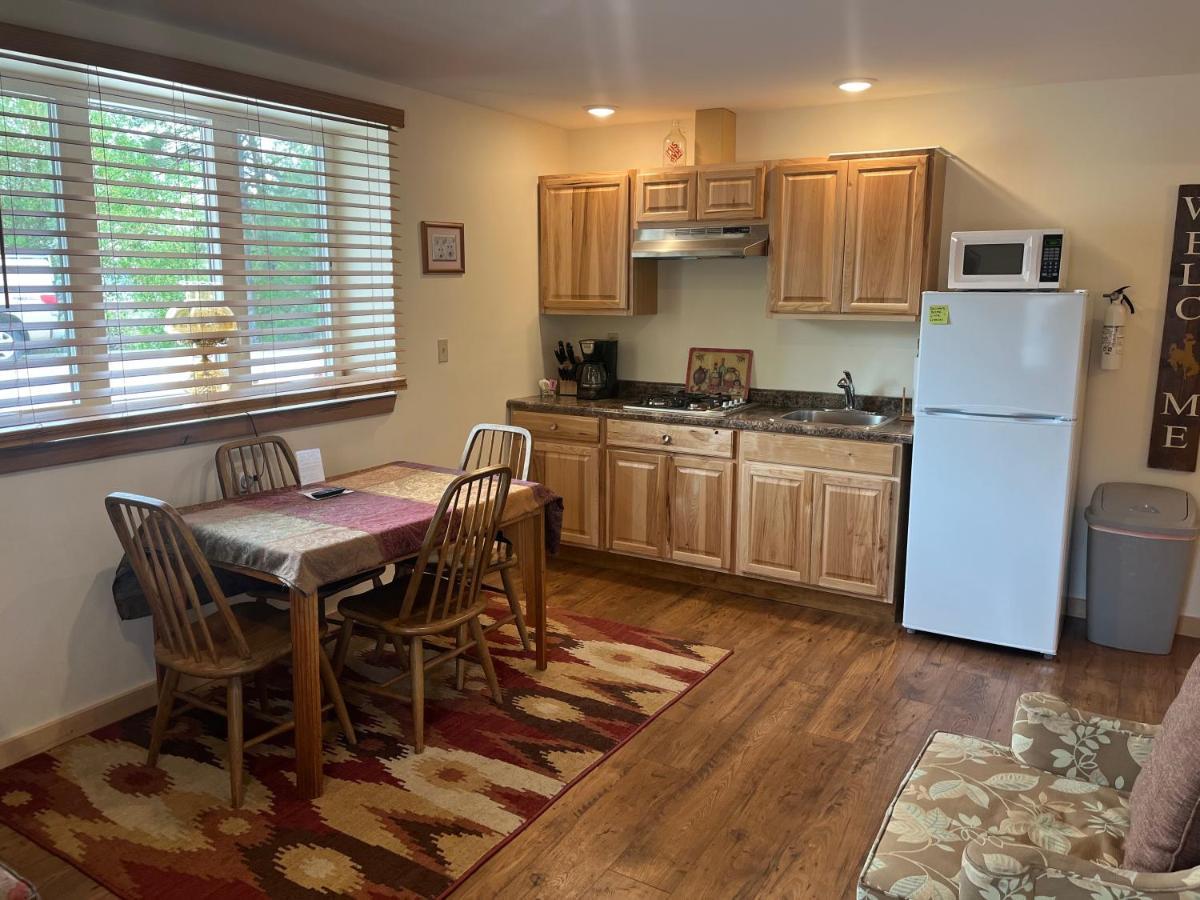 Creekside Downtown Vacation Suites, Only Adults 25 Or Older 水牛城 外观 照片